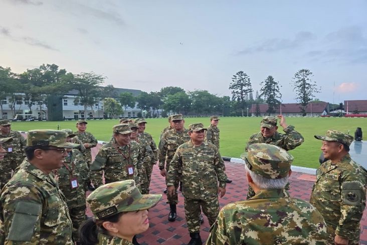 Prabowo Ajak Kabinet Berlatih Baris-berbaris: Mari Kita Gerak Bersama!