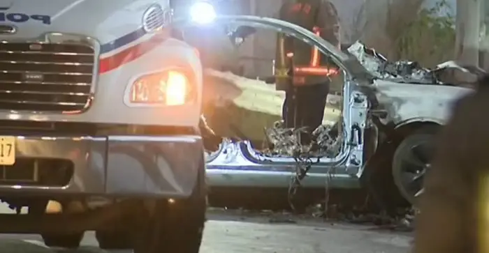 Pintu Mobil Tesla yang Sulit Dibuka saat Terbakar Menyebabkan 4 Korban Jiwa