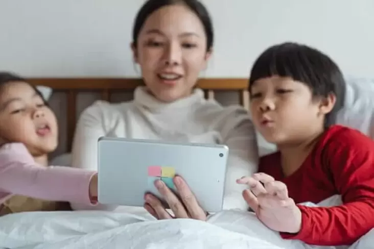 "Serukan Waktu Bermain Gadget Anakmu, Jaga Kesehatan Mentalnya!"