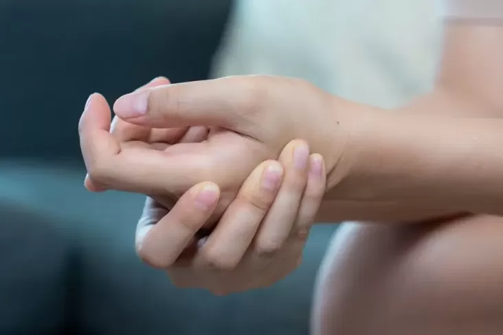 Jari Kesemutan, Pertanda Kolesterol Tinggi di Tanganmu!