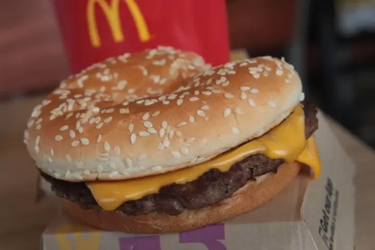 Burger McD Terkontaminasi oleh E Coli karena Bawang Bombay yang Digunakan