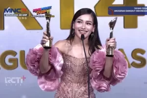 Ayu Ting Ting dan JKT48 Bersatu, Ciptakan Kolaborasi Dangdut yang Mengharukan