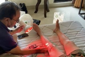 Terobosan Kesehatan Fisioterapi Gratis untuk Pasien Stroke dan Saraf Terjepit di Rusunawa Sumur Welut Surabaya