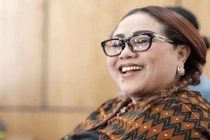 "Kisah Inspiratif Warung Makan Komedian Nunung: Dukungan Raffi Ahmad Bawa Berkah, Ilmu Berharga Tanpa Batas"