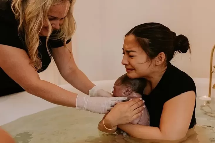 Nikita Willy Menikmati Water Birth, Metode Melahirkan yang Menyegarkan

Nikita Willy Terkesima dengan Water Birth, Metode Melahirkan yang Menenangkan Hati

Nikita Willy Mengalami Water Birth, Metode Melahirkan yang Menyentuh Perasaan

Nikita Willy Menikmati Water Birth, Metode Melahirkan yang Membuatnya Merasa Bahagia

Nikita Willy Merasa Terharu dengan Water Birth, Metode Melahirkan yang Membuatnya Lebih Dekat dengan Bayinya

Nikita Willy Mengalami Water Birth, Metode Melahirkan yang Menyegarkan dan Menyentuh Hati