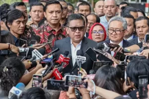 Hasto Kristiyanto Didampingi 12 Pengacara Lawan KPK di dalam Sidang Praperadilan