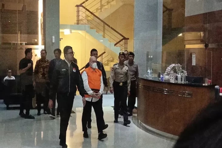 KPK Tahan Mantan Dirut PT Taspen Antonius Kosasih terkait Pembangunan Usaha Fiktif