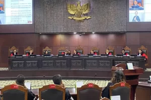 Mengamati Kedudukan Duduk Anwar Usman Paman Gibran Paling Ujung pada Putusan MK Hapus Presidential Threshold