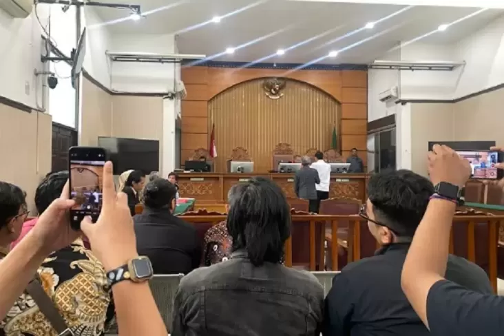 Sidang Praperadilan Sekjen PDIP Hasto Kristiyanto Ditunda Akibat KPK Tak Hadir