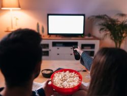 Jika Anda Menonton Film dengan Subtitle Meski Paham Bahasanya, Ini 6 Kepribadian yang Dimiliki