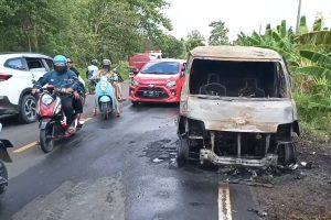 Uang Rp4,6 Miliar Terbakar di Kabin Daihatsu Gran Max, Api Muncul dari Bawah Jok
