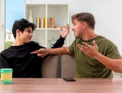 10 Hal yang Membuat Kesal dari Orang Egois dalam Obrolan