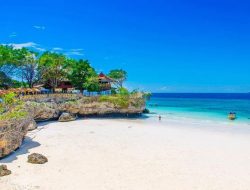 Pantai Tiga Warna: Pesona Snorkeling dan Sunset yang Memukau untuk Liburan di Jatim