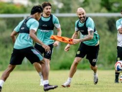 Uston Nawawi gelar rapat! Persebaya Surabaya tingkatkan mental, siap kalahkan PSM Makassar