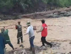 Kisah Rahmat 7 Jam Berjuang Melawan Banjir untuk Nasi, Turun dari Gunung: Kami Kelaparan