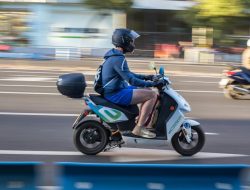Mitos atau Fakta: Lebih Kencang, Lebih Hemat Bahan Bakar