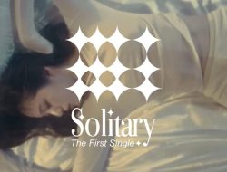IT Girl Kembali! Makna dan Lirik Lagu “Solitary” – KRYSTAL