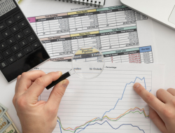 Tips manajemen keuangan freelancer tanpa mengorbankan hubungan