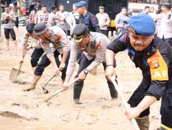 Kilau Kayu Gelondongan di Banjir Bandang Sumatera, Polri Selidiki Pembabatan Hutan