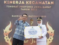 Penghargaan Camat Terbaik Kaltim, Arfah Dapat Emas 20 Gram