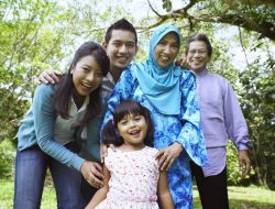 Tidak Cukup Mengasuh, Perkembangan Anak Butuh Kasih dan Latihan