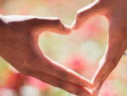 15 Kata Kecintaan dalam Bahasa Jawa, Alternatif Romantis