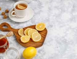 7 Manfaat Minum Air Lemon dan Madu Saat Hamil