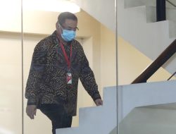 Bupati Sudewo Tampil dengan Masker dan Topi Saat Keluar dari Ruangan Satreskrim