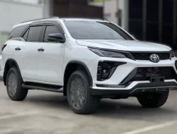 Fortuner vs Pajero Sport: Mana yang Lebih Irit dan Tangguh?