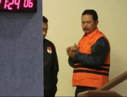 KPK Cari Bukti di Kantor DPMPTSP Kota Madiun, Amankan Dokumen dan Ratusan Juta Rupiah