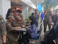 Tanpa Pemanis, Motor Parkir Liar di Trotoar CSB Mall Cirebon Digembok