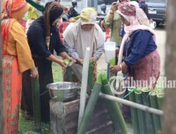 Ritual Malamang Jati Padang: Keunikan Bambu yang Mengisi Ramadan