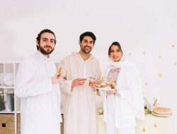 30 Pantun Mohon Maaf, Perbaiki Diri Bersama