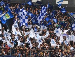 Aksi Heroik Bojan Hodak Tenangkan Bobotoh Usai Persib Gagal ke Perempat Final ACL
