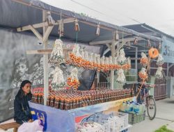 Setahun Sekali, Reni Yanti Jual Lampu Botol untuk Tumbilotohe Gorontalo