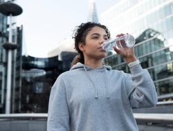 5 tips tubuh tetap segar di cuaca panas, hindari kelelahan!
