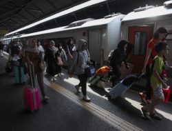 Mudik: Menggapai Kenangan di Tanah Kelahiran