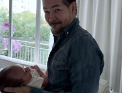 Ferry Salim Jadi Kakek, 7 Potret Kebersamaan dengan Cucu Pertama