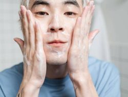 9 cara menghaluskan pori-pori wajah pria, kulit lebih sehat!