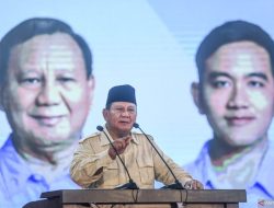 Warga Terkejut dengan Kehadiran Prabowo di Bantaran Rel Pasar Senen, Janjikan Hunian Layak