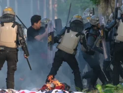 Viral di Medsos: Demonstran Maki Polisi, UI Bantah Jadi Mahasiswanya