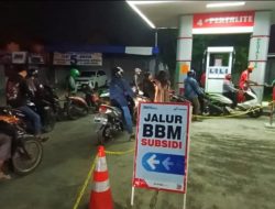 Antrean BBM di SPBU, Harga Eceran 30.000/Liter di Bener Meriah
