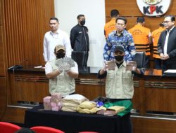 KPK tangkap Bupati Cilacap dan pejabat, uang tunai disita