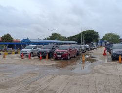 Penumpang Kapal Arus Balik di Pelabuhan Tanjung Kalian Melonjak