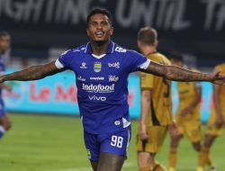 Persib Kalahkan Semen Padang 2-0: Ramon Tanque Cetak Dua Gol, Teja Paku Alam Pecahkan Rekor Liga 1