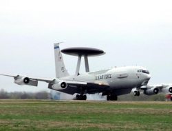 Pesawat Canggih AS Rp11,8 Triliun Dihancurkan Drone Murah Iran di Arab Saudi