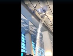 Detik-detik Atap Terminal 3 Bandara Soekarno-Hatta Jebol, Penumpang Kebingungan