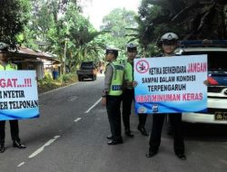 Spanduk Rusak di Banjarmasin Mengancam Keselamatan Pengendara
