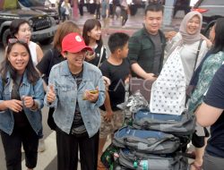 Kemensos Bawa dan Asuh Lansia WNI yang Kembali dari Taiwan